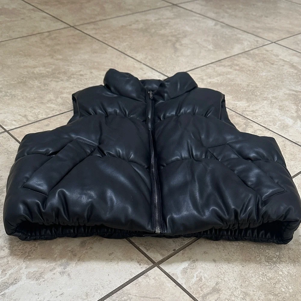 Banana Republic Black Vegan Faux Leather Puffer Vest - Picture 4 of 13